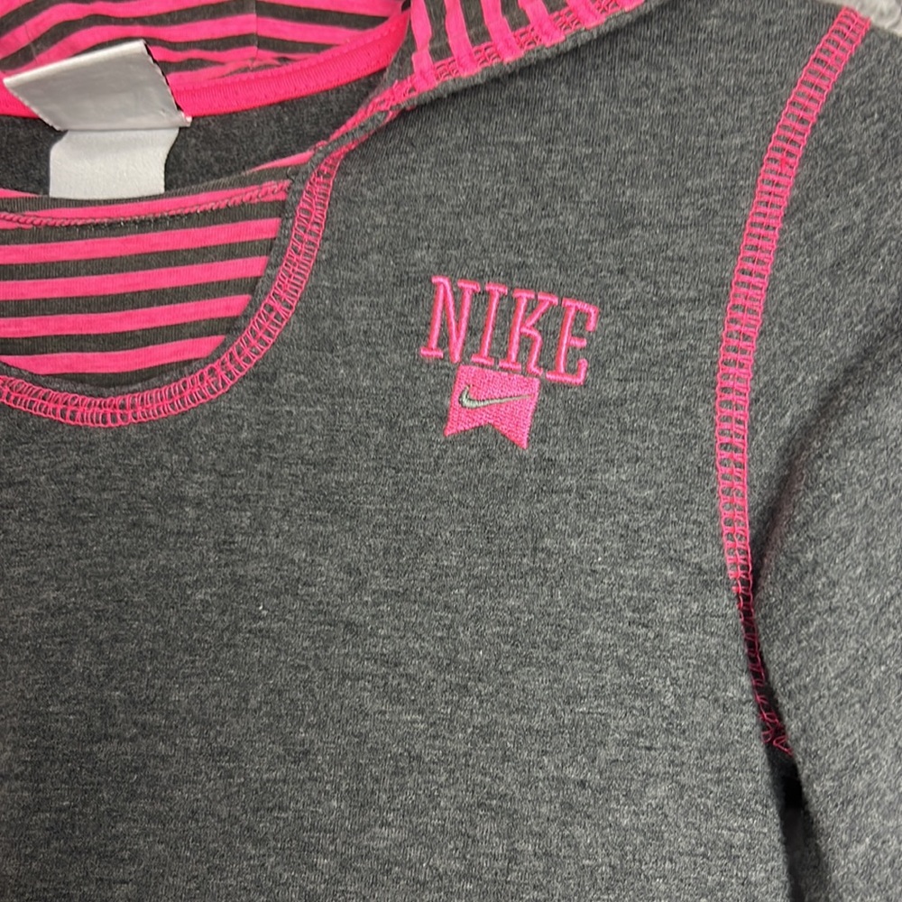 Nike - Picture 3 of 8